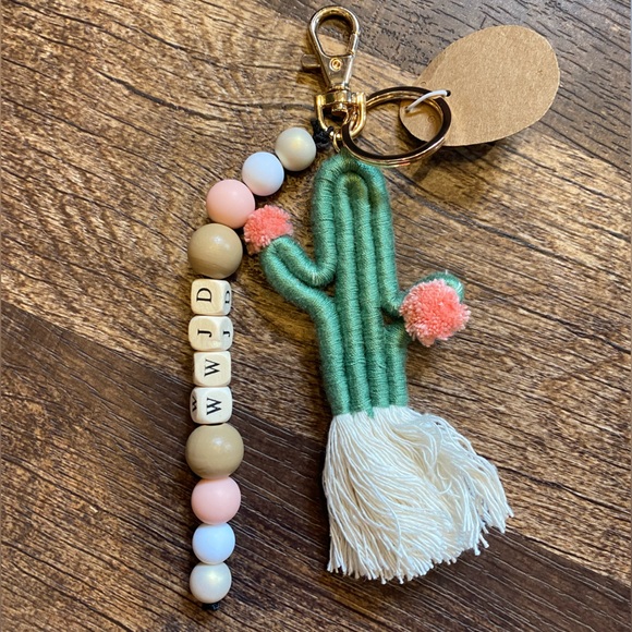 •Handmade• Cactus 🌵 Macrame and beaded key chain WWJD - Picture 2 of 3